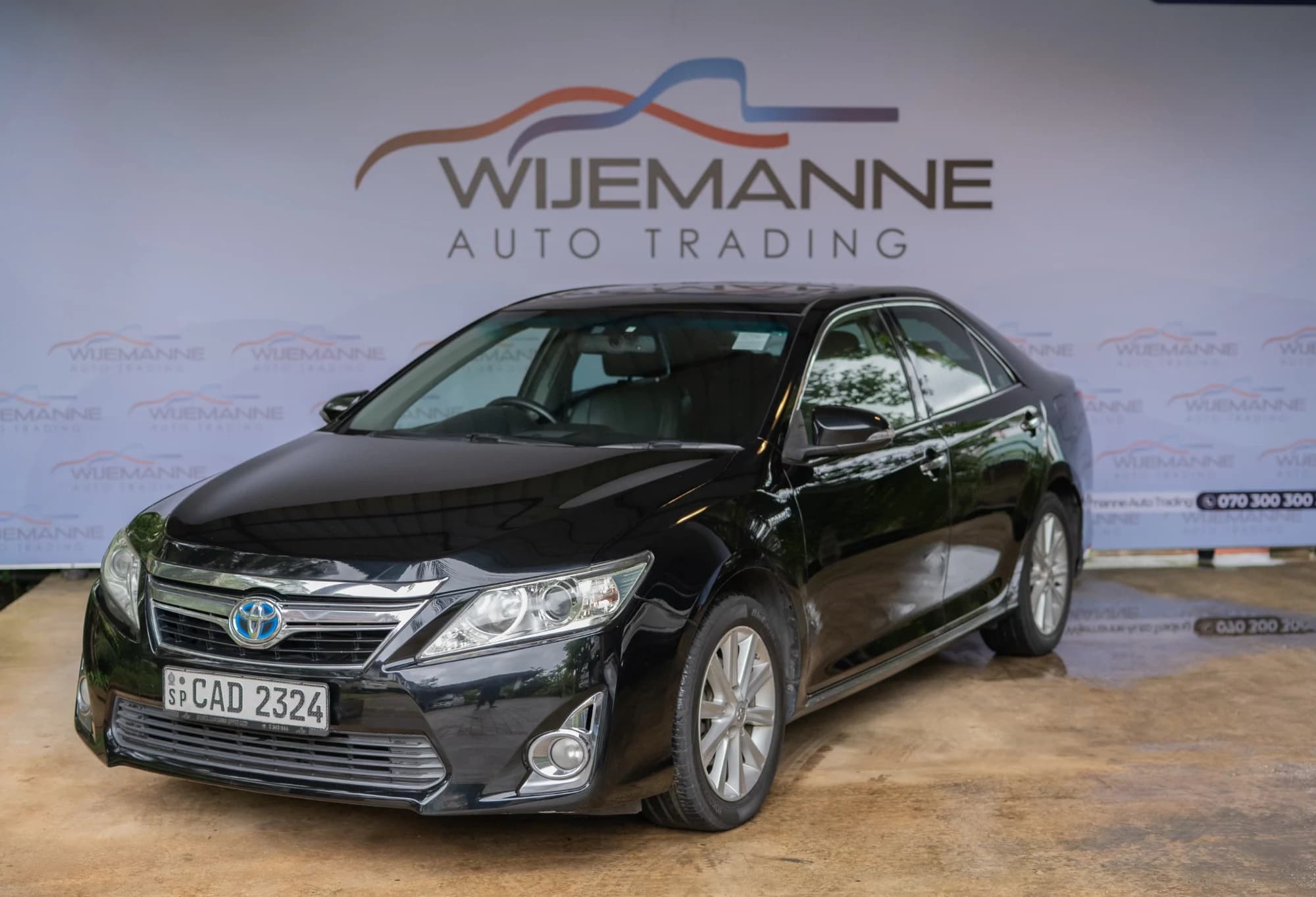 2013/14 Toyota Camry Hybrid Leather Package | 2500cc Hybrid | Sunroof | Full Toyota Lanka Service History - View 6