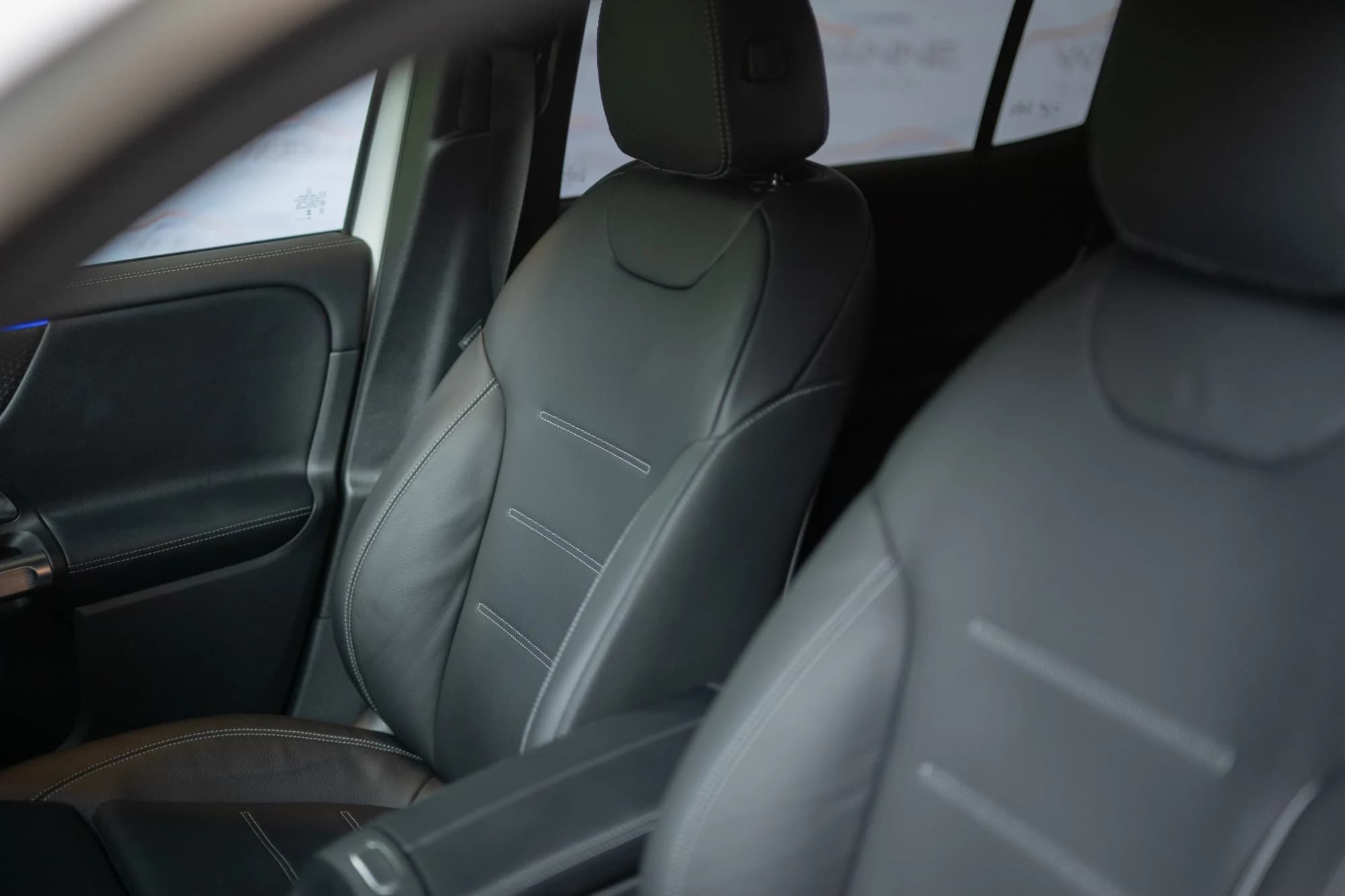 Mercedes-Benz GLB200 AMG Premium Plus | Highest Specification | 7-Seater - View 3